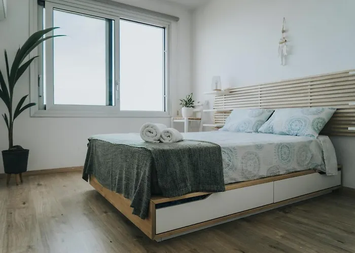 Apartment Seafront 1bdr, Panoramic Views, Marina