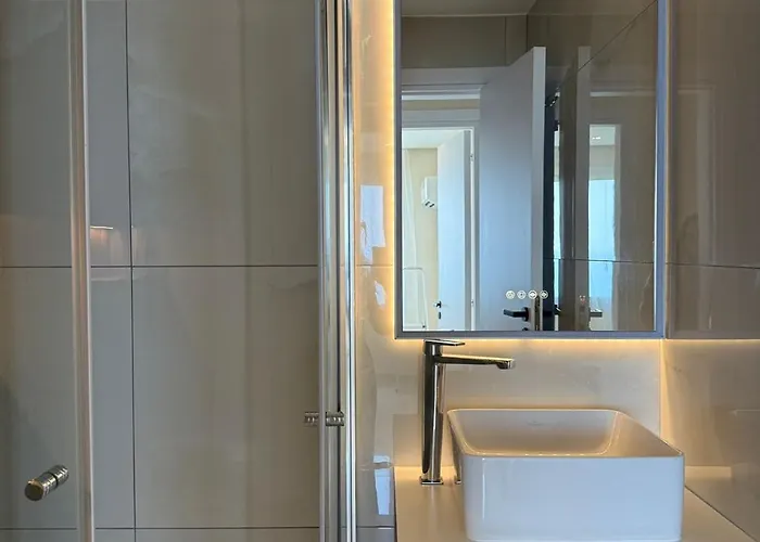 Seafront 1bdr, Panoramic Views, Marina Apartman *